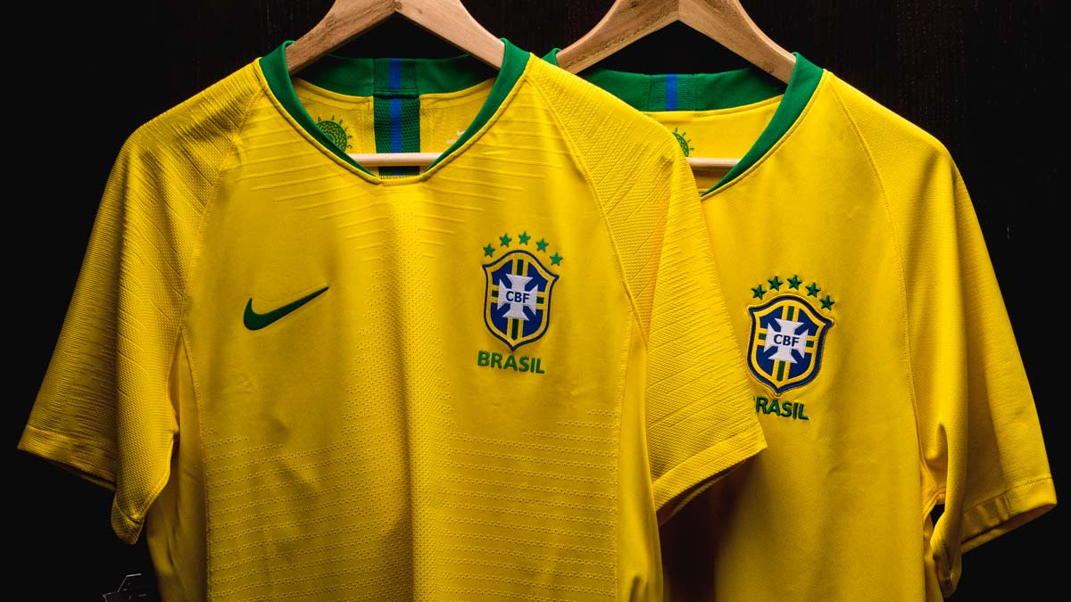 arrastrar estático Sada Diferencias entre camisetas oficiales de futbolistas y replicas - Blogs -  Fútbol Emotion