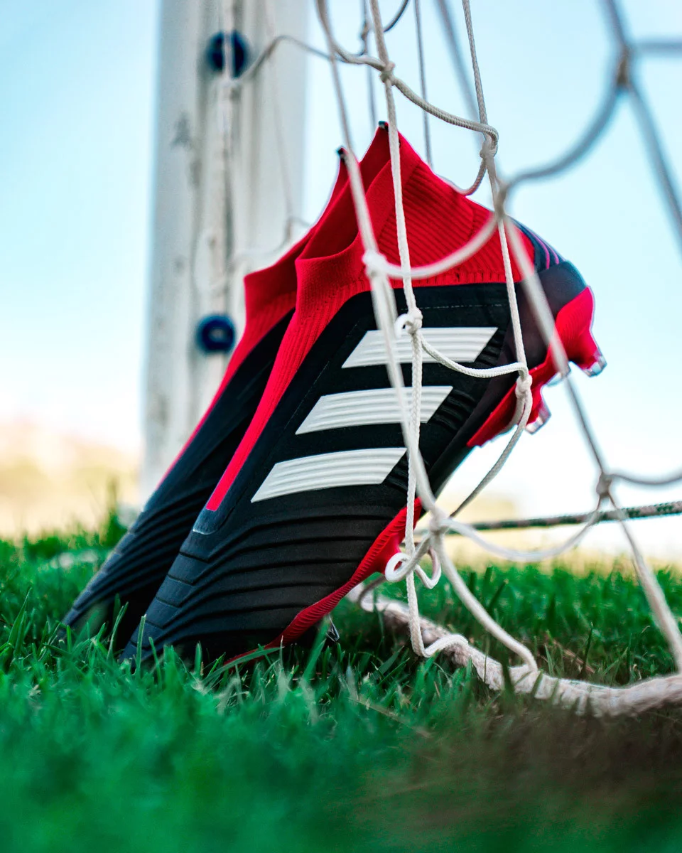 post card adidas-predator-black-red-white-team-mode-blog.webp
