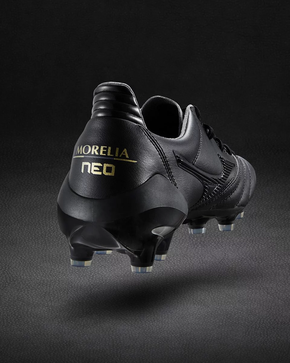 post card blog-bota-mizuno-morelia-neo-ii-md-blackout-2.webp