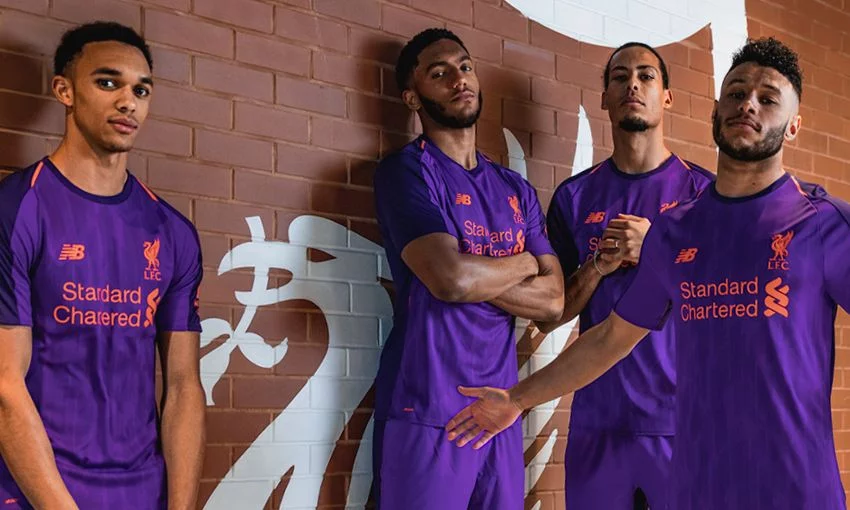 post card Post-Top-Camisetas-Away-4.webp