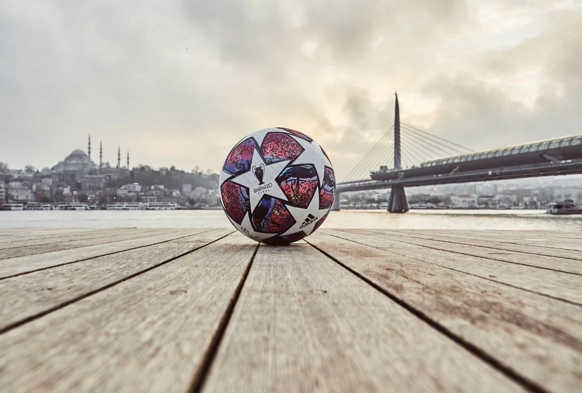 post card Balón-Champions-League-Eliminatorias-1.webp