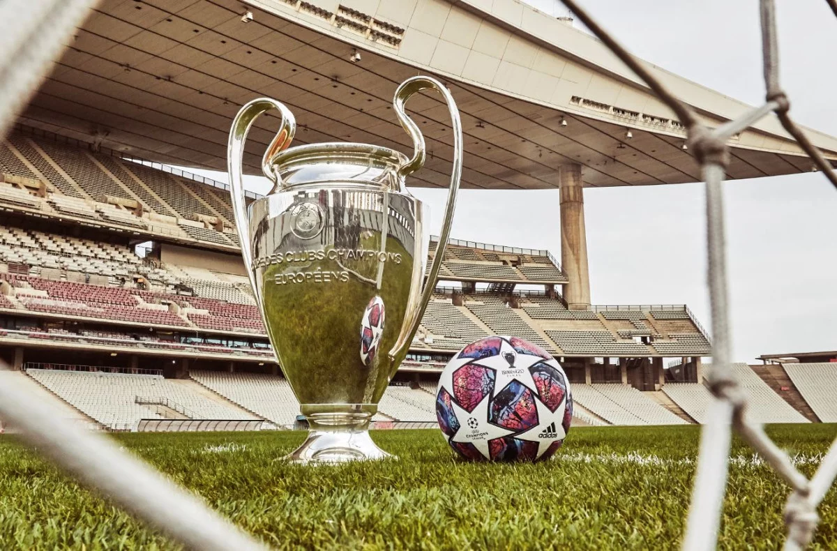 post card Balón-Champions-League-Eliminatorias-3.webp