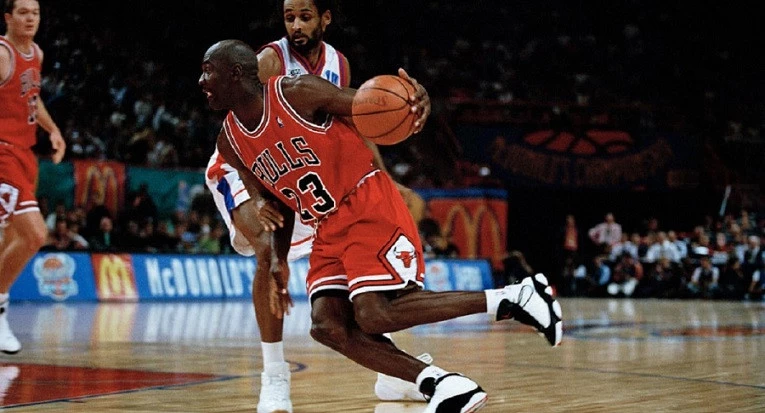 post card michael-jordan-con-los-bulls-de-chicago-.webp
