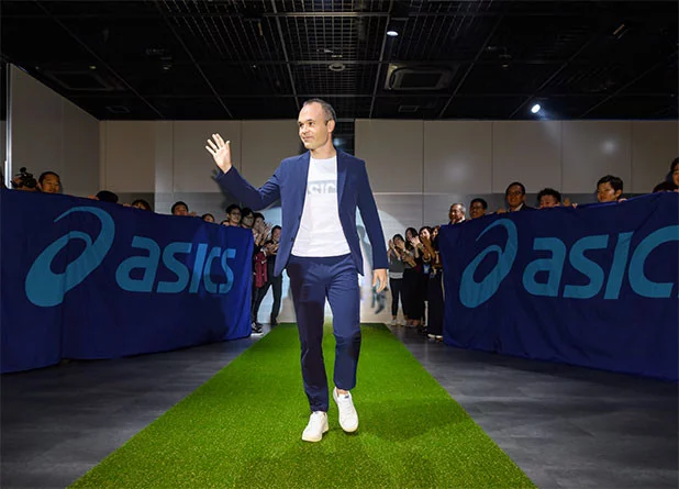 post card Post-Iniesta-Asics-1.webp