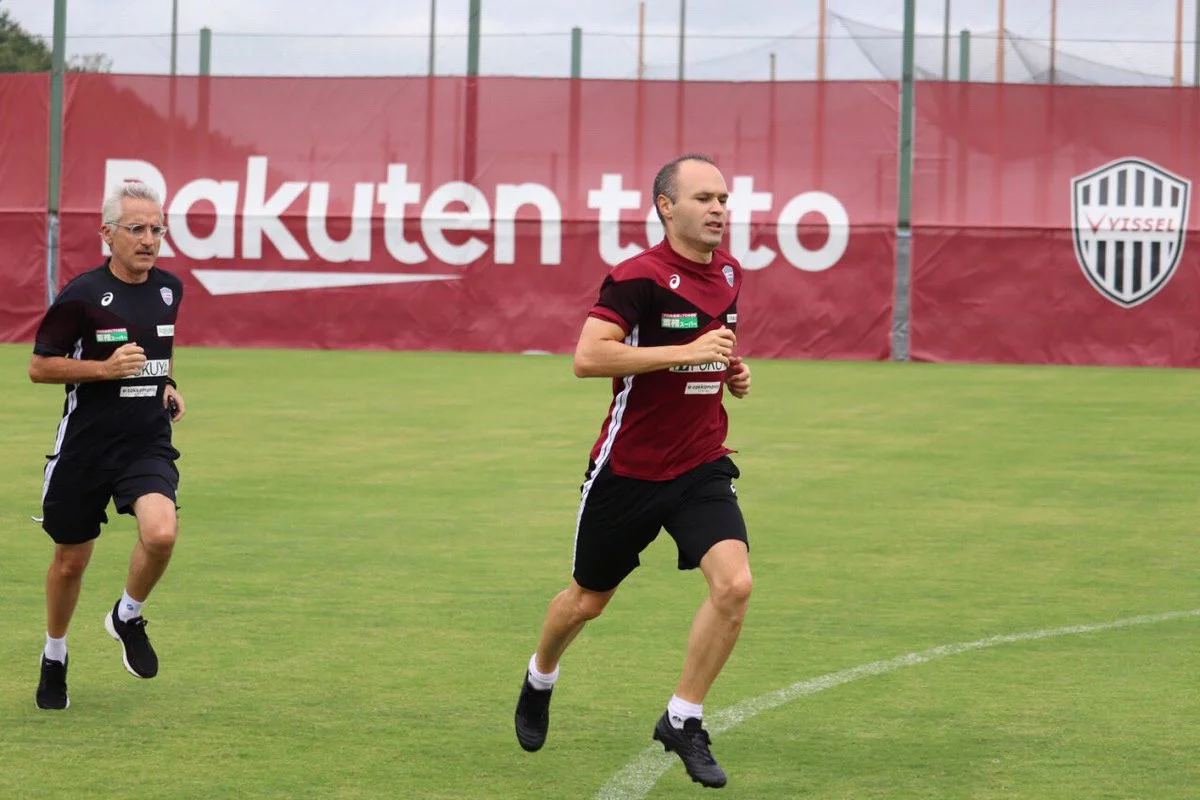 post card Post-Iniesta-Asics-4.webp