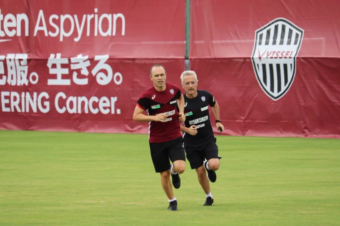 post card Post-Iniesta-Asics-5.webp