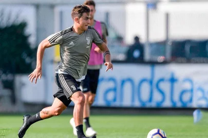 Dybala-scarpe-nere.webp