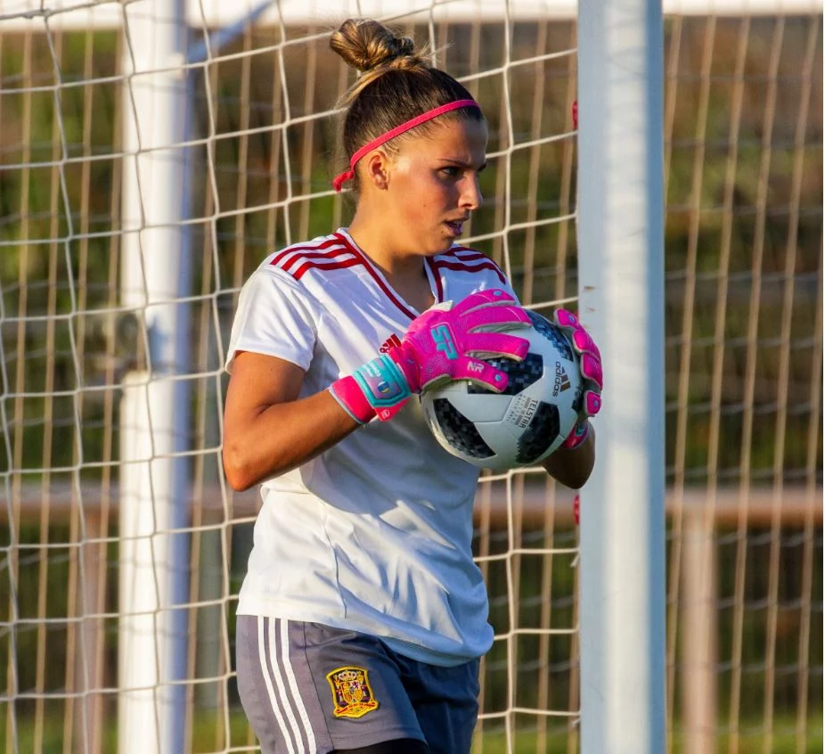 post card Post-Guantes-Noelia-Ramos-4.webp