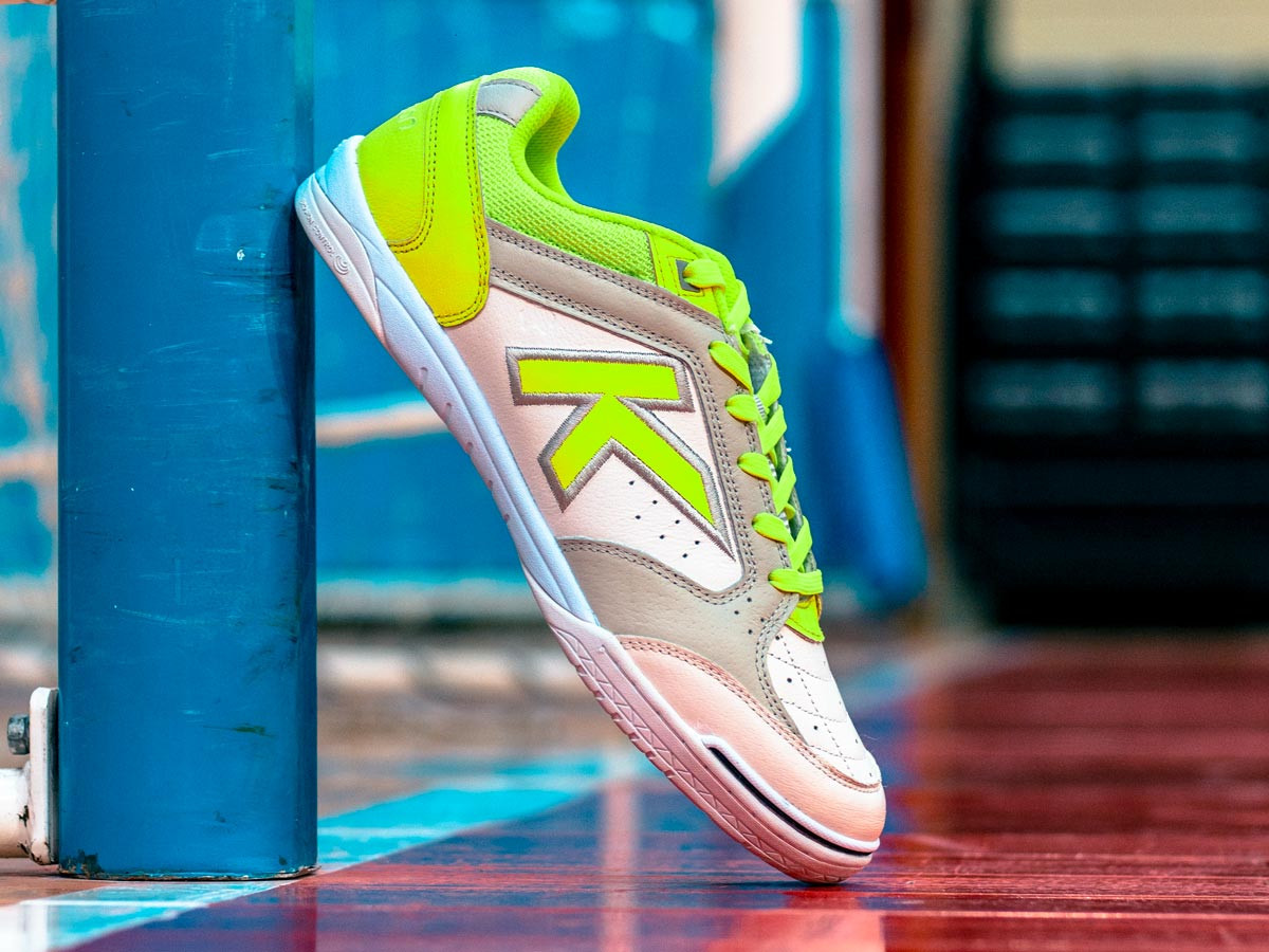 Zapatillas de fútbol sala gama alta Kelme - Blogs - Fútbol Emotion