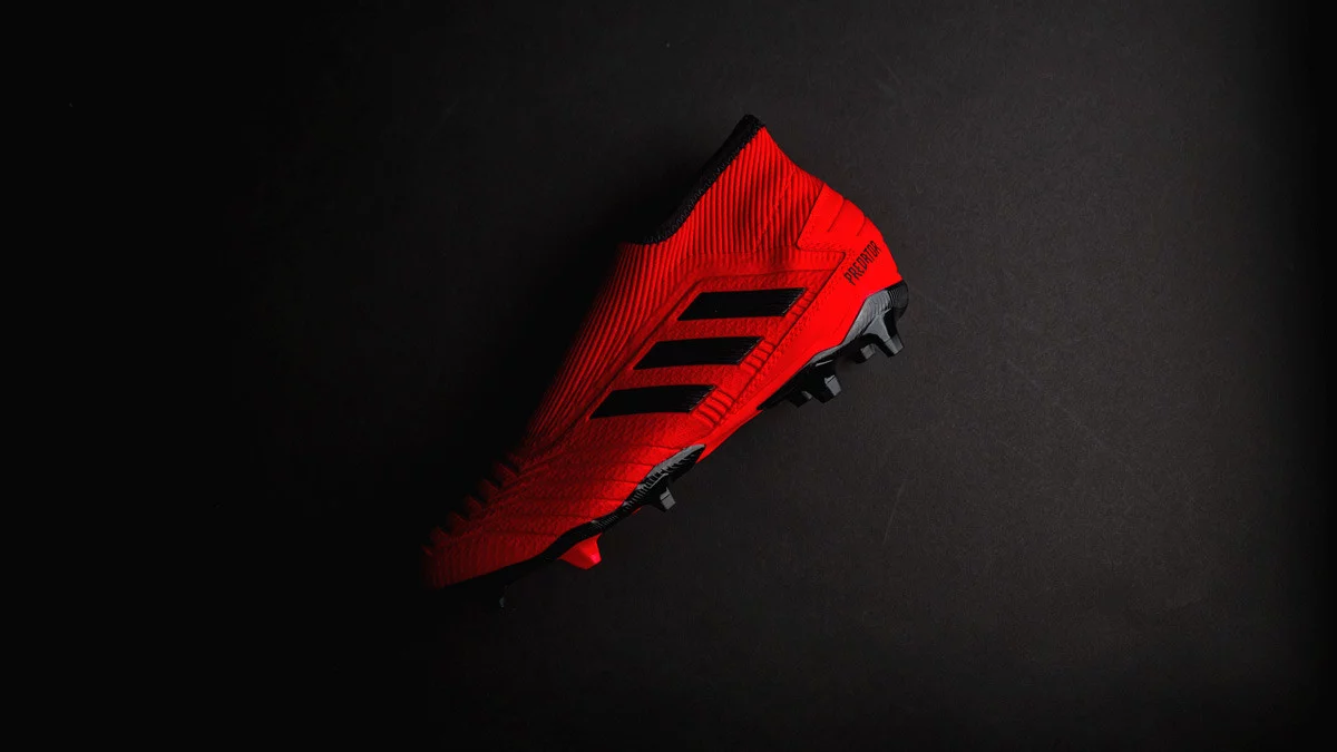 post card adidas-predator-sin-cordones-gama-baja-1.webp