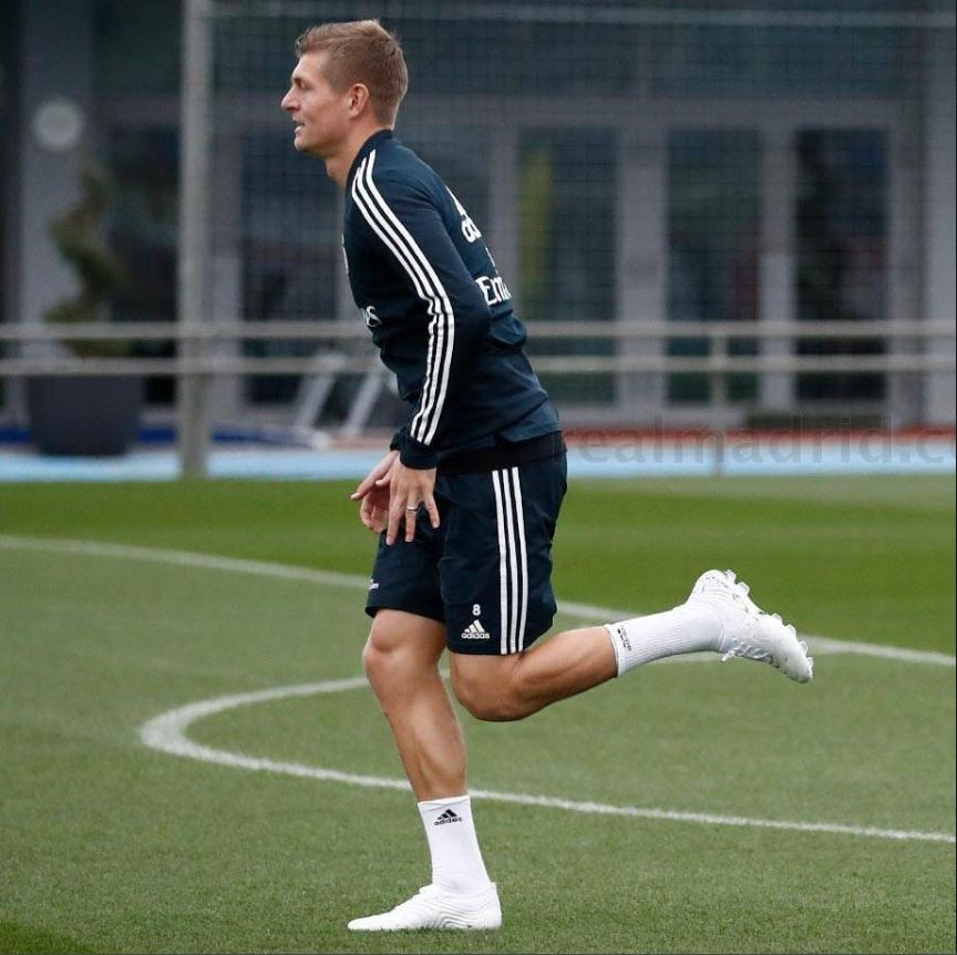 Cómo pintar de blanco unas botas de fútbol - Blogs - Fútbol Emotion