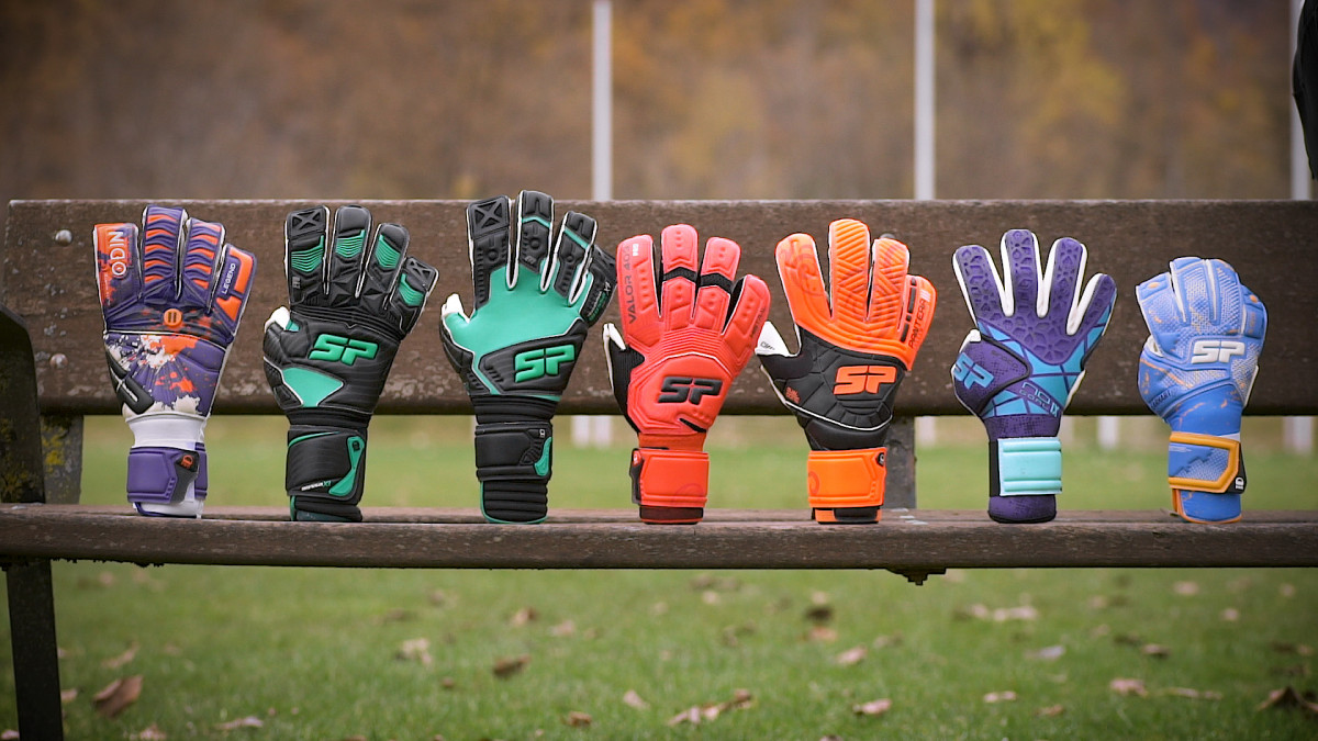New SP La Rosa de los Vientos goalkeeper glove collection