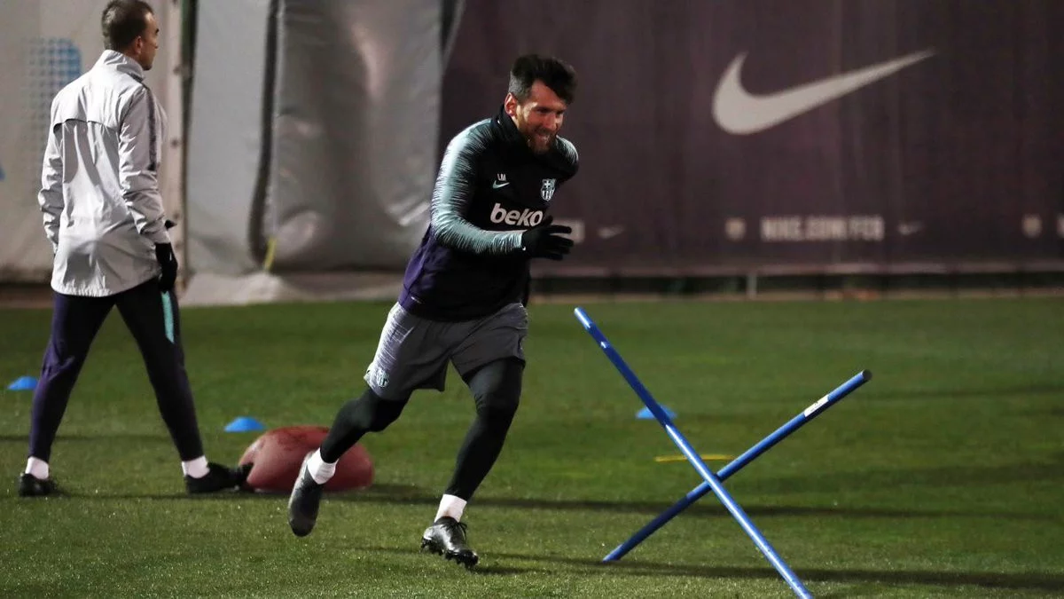 post card Post-Leo-Messi-Blackout-3.webp