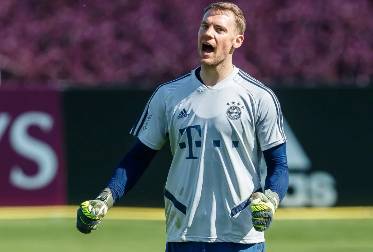 post card post-guantes-Manuel-Neuer-7.webp