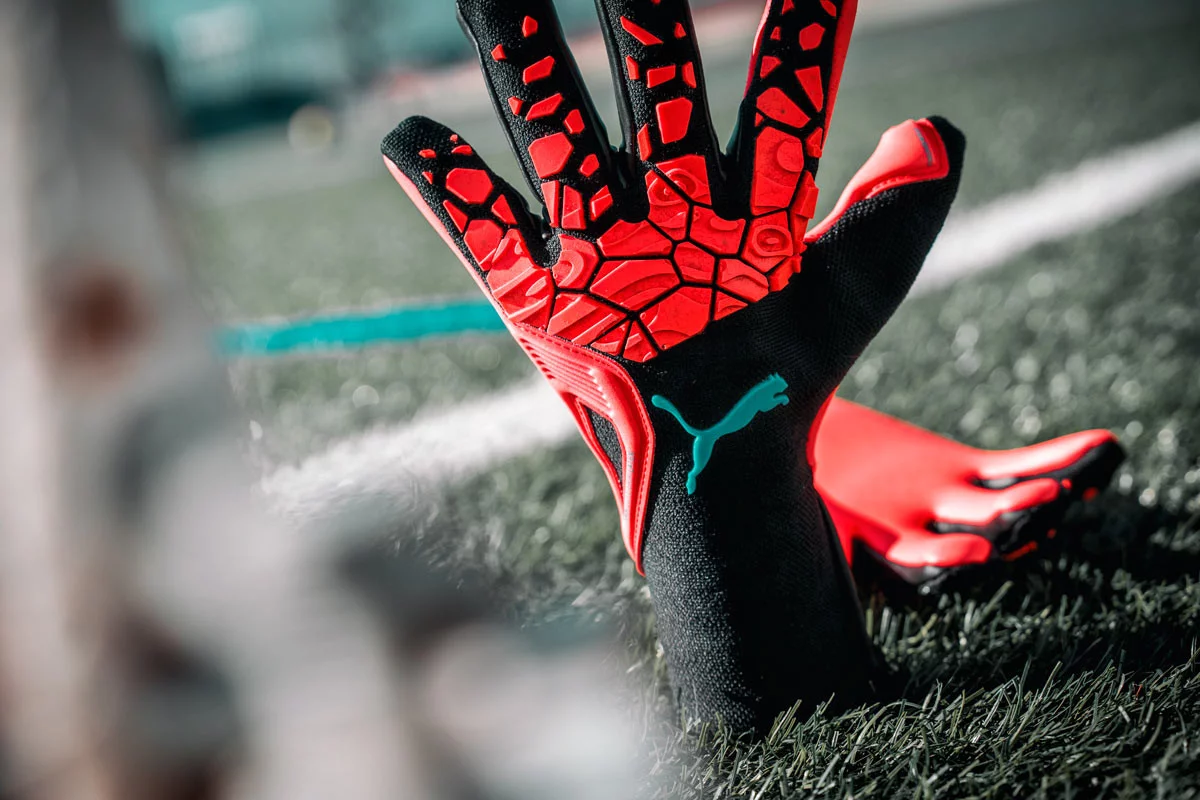post card Post-Guante-Puma-Future-Grip-2.webp
