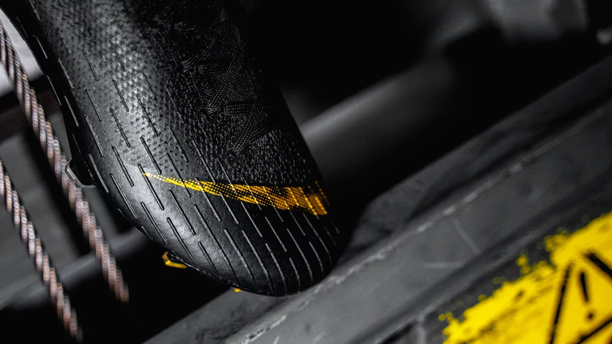 post card botas_futbol_nike_black_lux_mercurial_detalle.webp