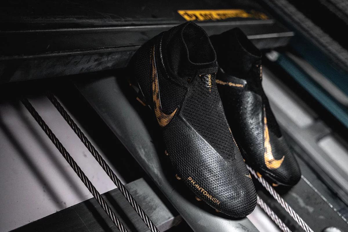 post card botas_futbol_nike_black_lux_phantom_vsn.webp