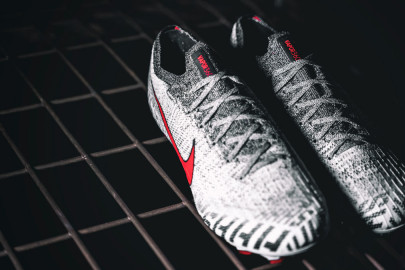AS NOVAS CHUTEIRAS DE NEYMAR JR - MERCURIAL 360 SILENCIO