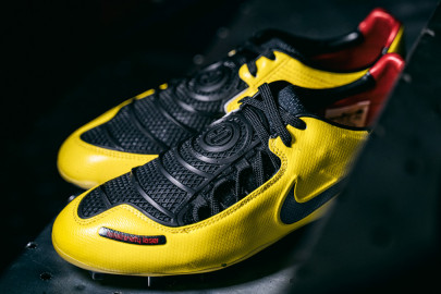 La primera bota de golpeo de Nike ha vuelto. Total 90 Laser I