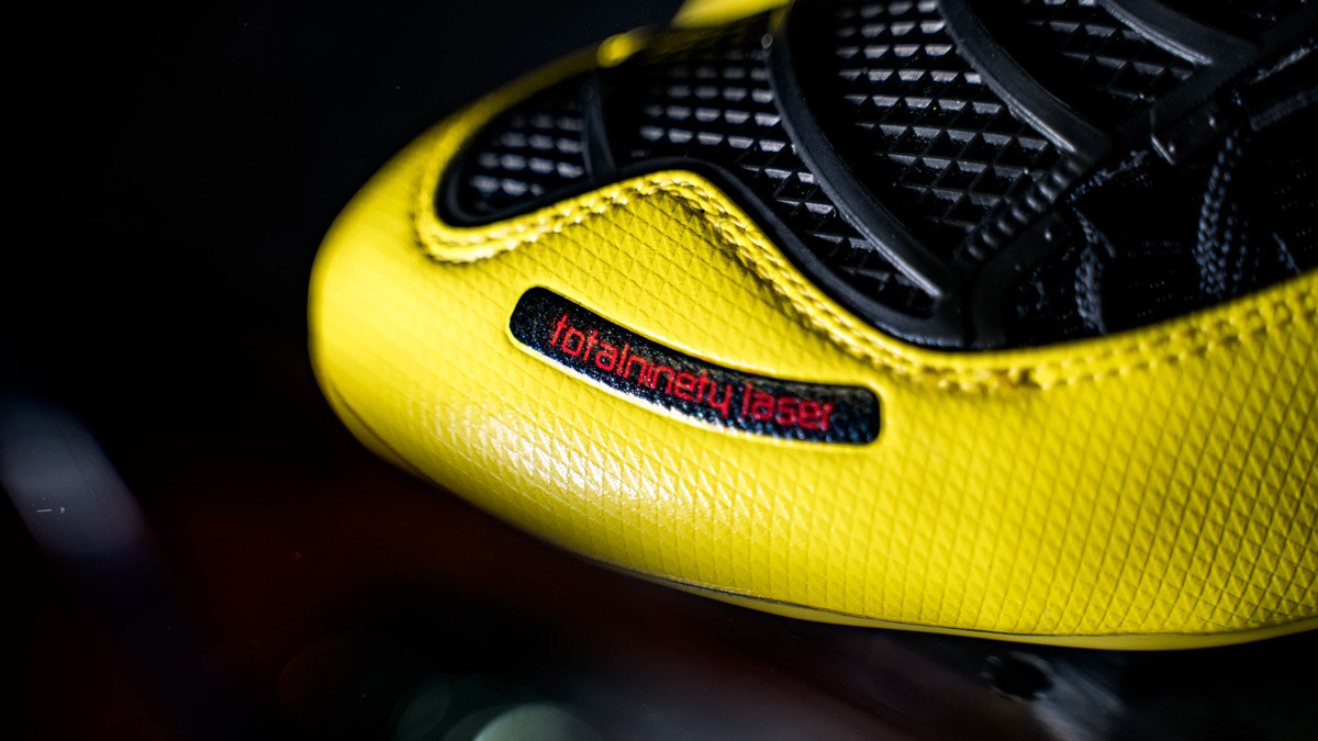 total 90 amarela e preta