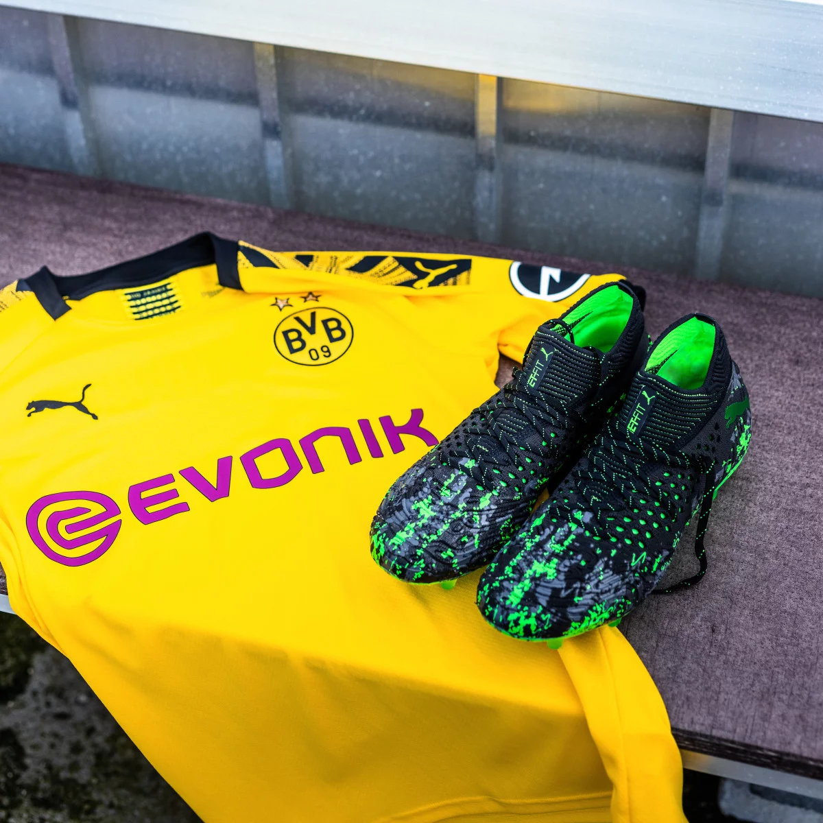post card 19AW_Social_TS_BVB_HOME-Shirt_1x1_1.webp