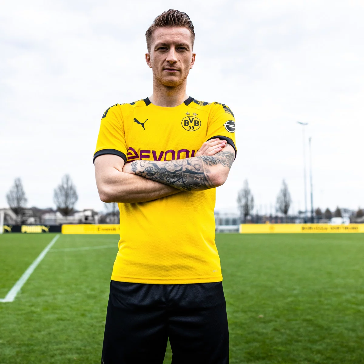 post card 19AW_Social_TS_BVB_HOME-Shirt_1x1_14.webp