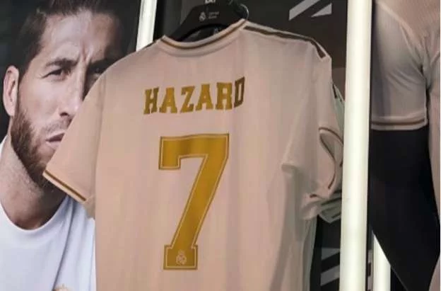 post card Post-Eden-Hazard-ficha-Real-Madrid-3.webp