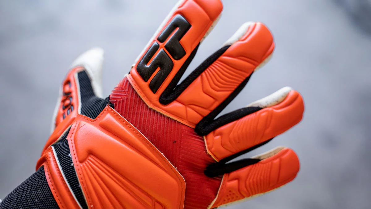 post card Post-Guantes-SP-Caos-5.webp