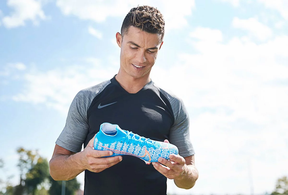 post card Post-botas-edicion-China-Cristiano-1.webp
