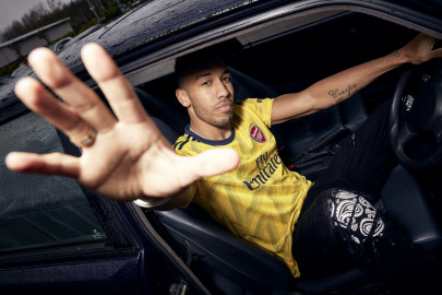 A NOVA CAMISOLA ESTILO RETRO DO ARSENAL FC