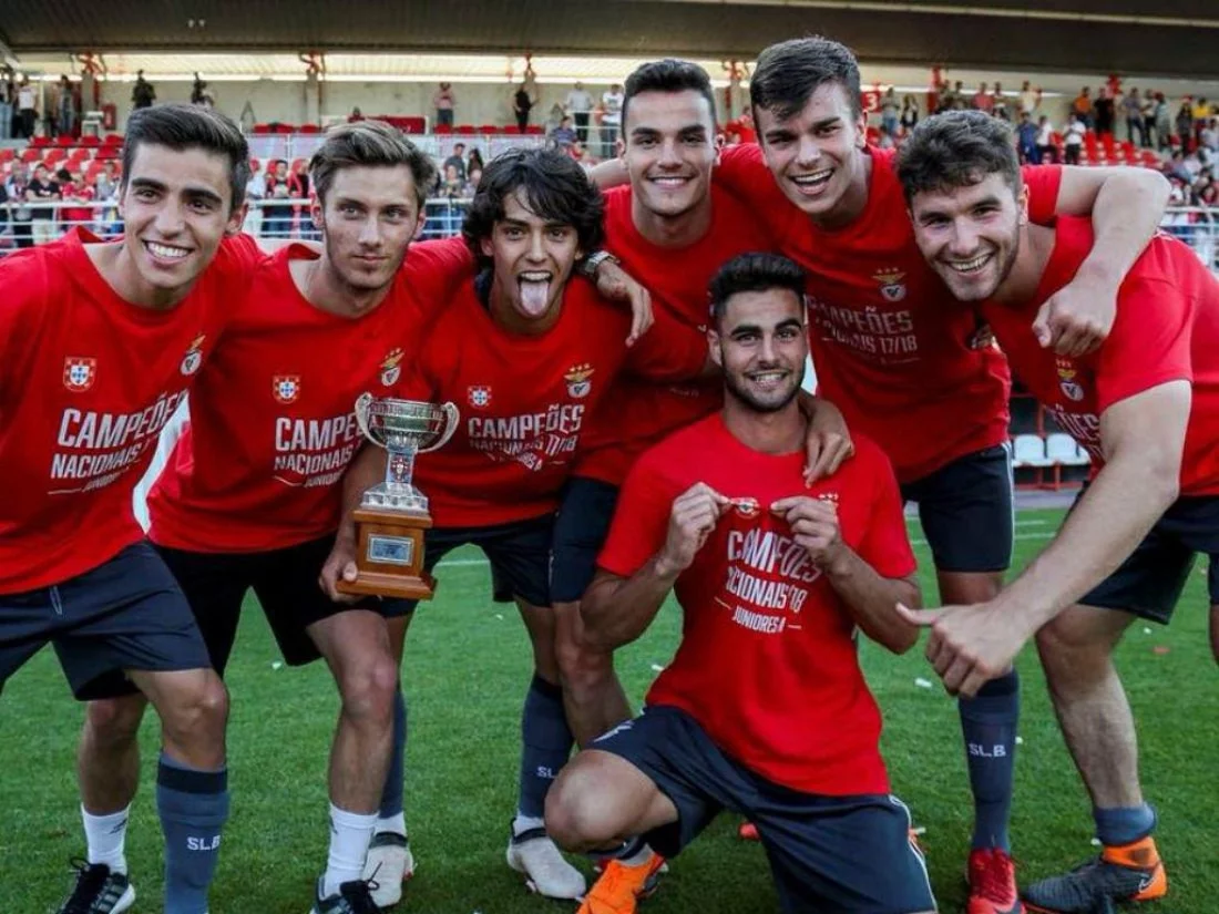 post card Post-botas-de-Joao-Felix-3.webp