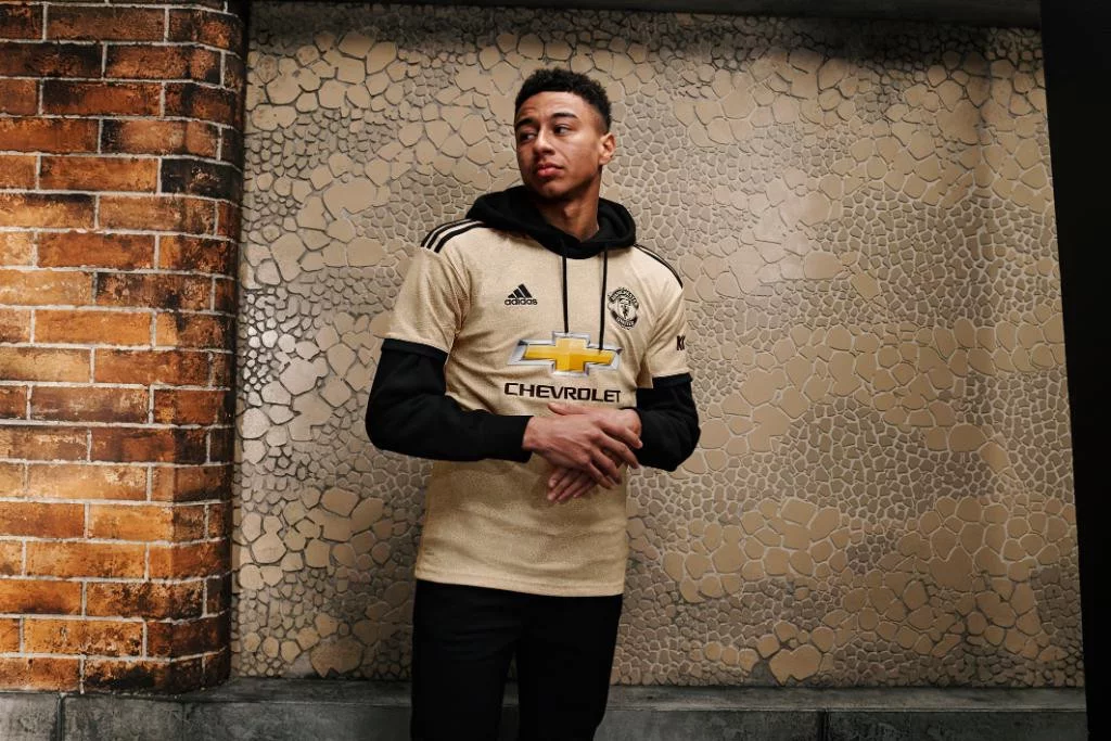 post card blog-segunda-equipación-machester-united-2019-2020-lingard.webp