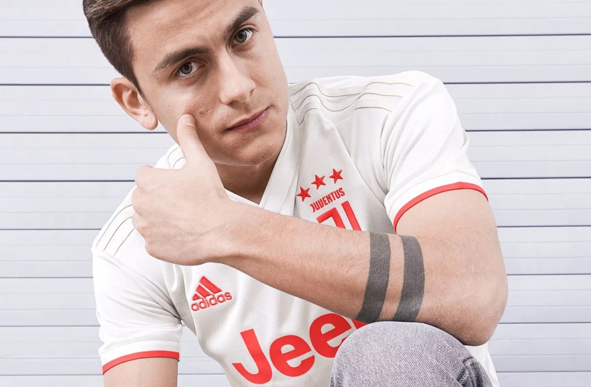 post card Post-camiseta-juventus-away-1.webp