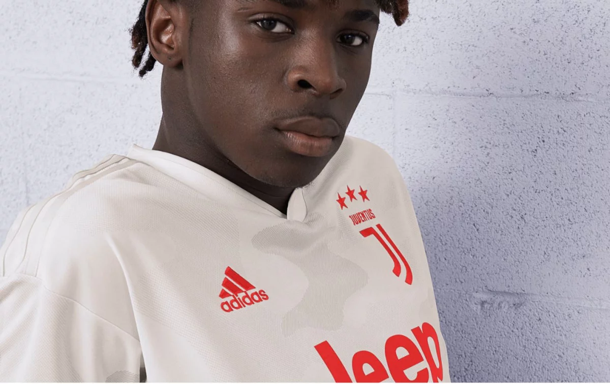 post card Post-camiseta-juventus-away-4.webp