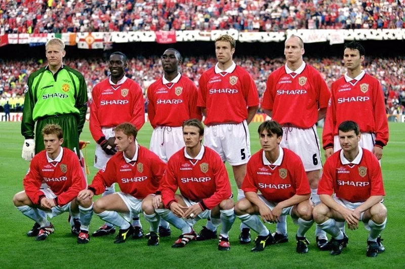 post card blog-manchester-united-primera-equipación-antigua.webp