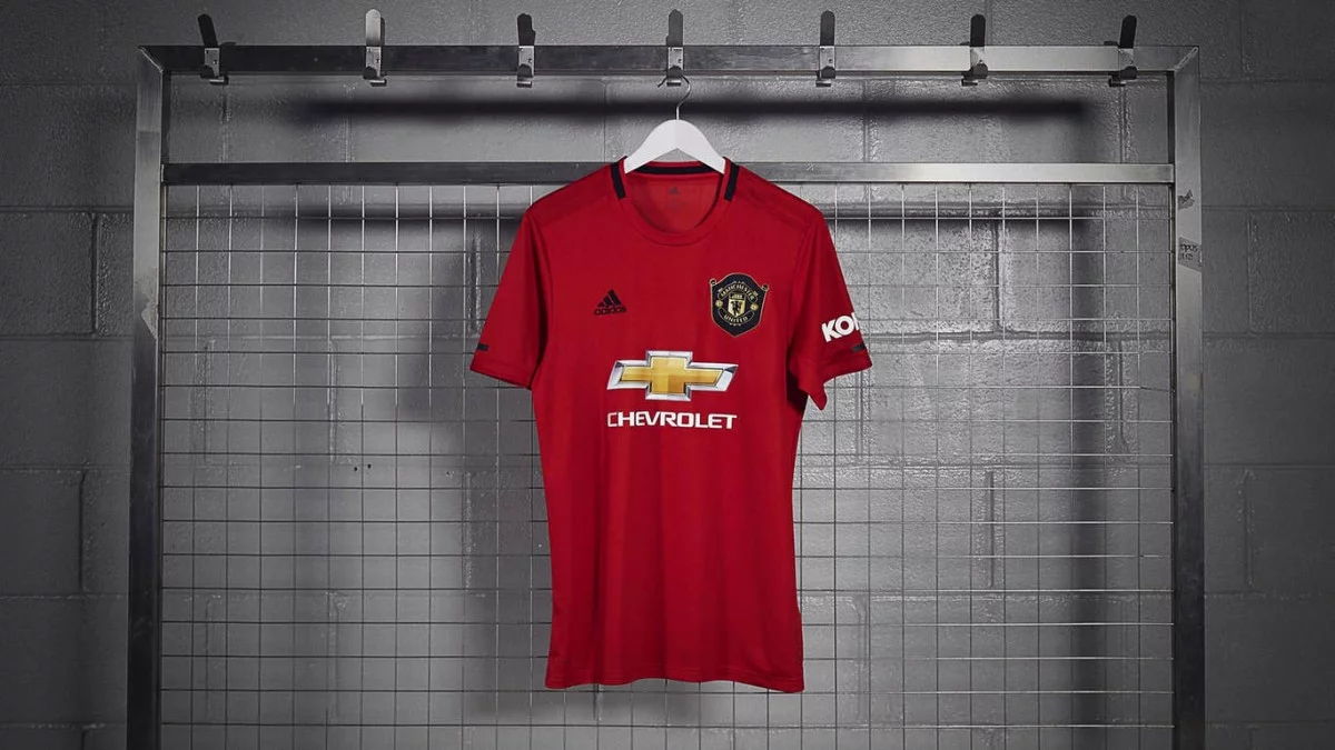 post card blog-manchester-united-primera-equipación-camiseta.webp