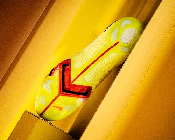 post card post-nike-mercurial-vs-adidas-x-speedflow-mercurial-suela.webp