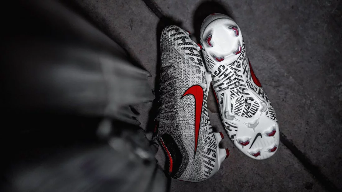 post card blog-la-historia-de-las-botas-de-neymar-jr-silencio.webp