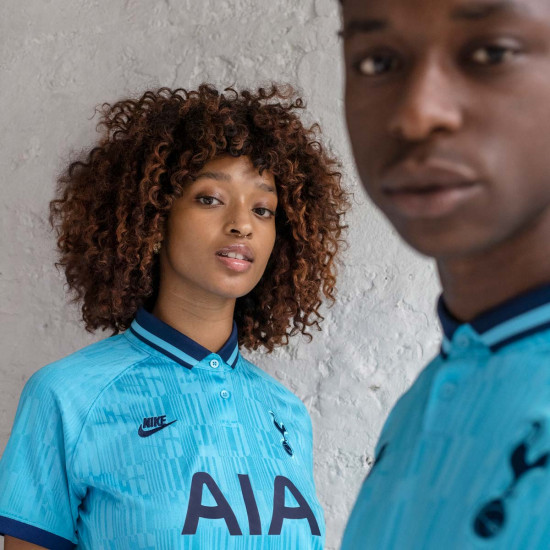 terza-maglia-tottenham-spurs-hotspur-celeste-2020.jpg