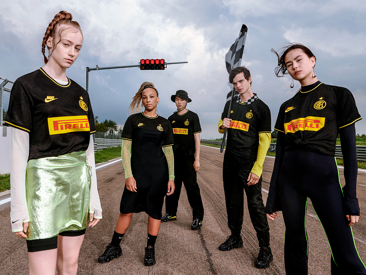 Maglia Inter Pre Match 19/20 colore Nero Giallo - Nike - SportIT.com