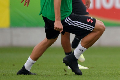 Rodrigo Betancur entrena con botas blackout