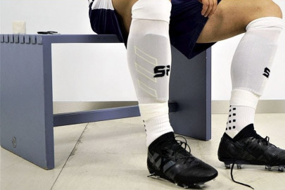 DEVEMOS JOGAR FUTEBOL COM AS MEIAS CORTADAS?!