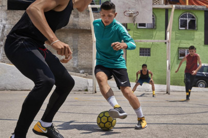 SAPATILHAS PARA FUTEBOL DE RUA