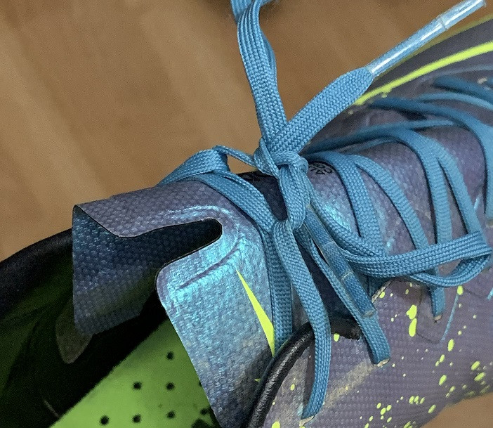 Cómo atarse los cordones de mis botas de fútbol? - Blogs - Fútbol Emotion