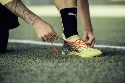 How do I tie my football boots?