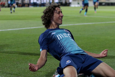 O QUE É NECESSÁRIO PARA PODER ENTRAR NA ACADEMIA DE UM CLUBE DE TOP?!