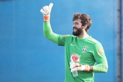 blog-luvas-goleiro-amarela-capa.webp