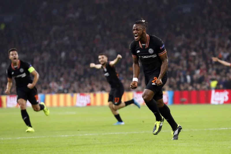 post card blog-las-botas-de-los-profesionales-f50-batshuayi.webp