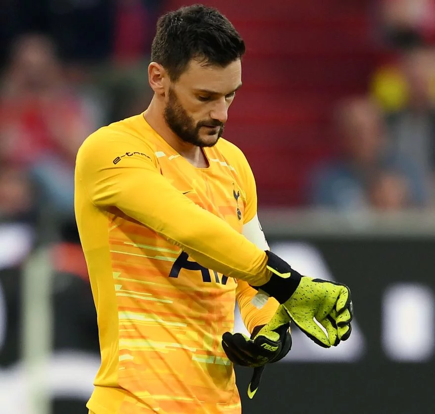 post card Guantes-Reuch-Hugo-Lloris-2.webp