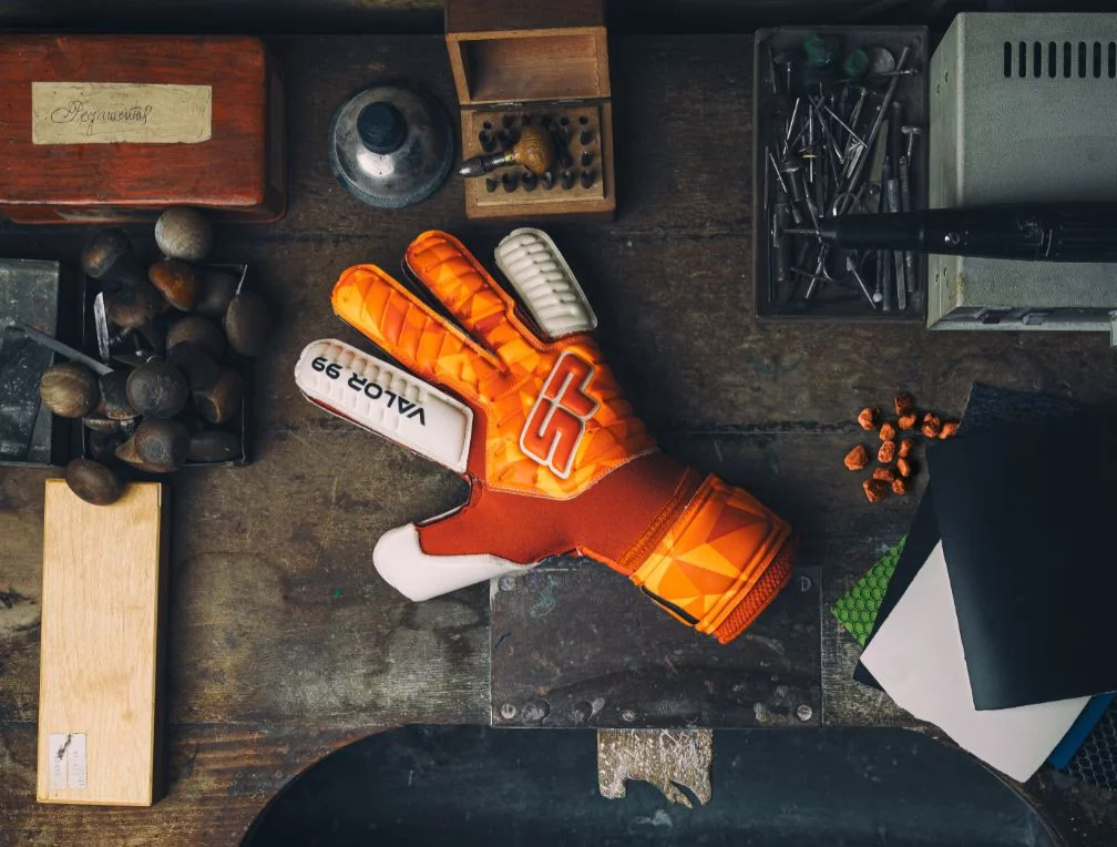 post card Guantes-Sp-Keepest-5.webp